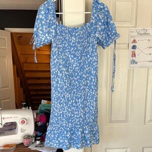 Source Unknown Blue and White Floral Top